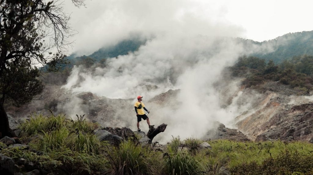 trekking kawah ratu