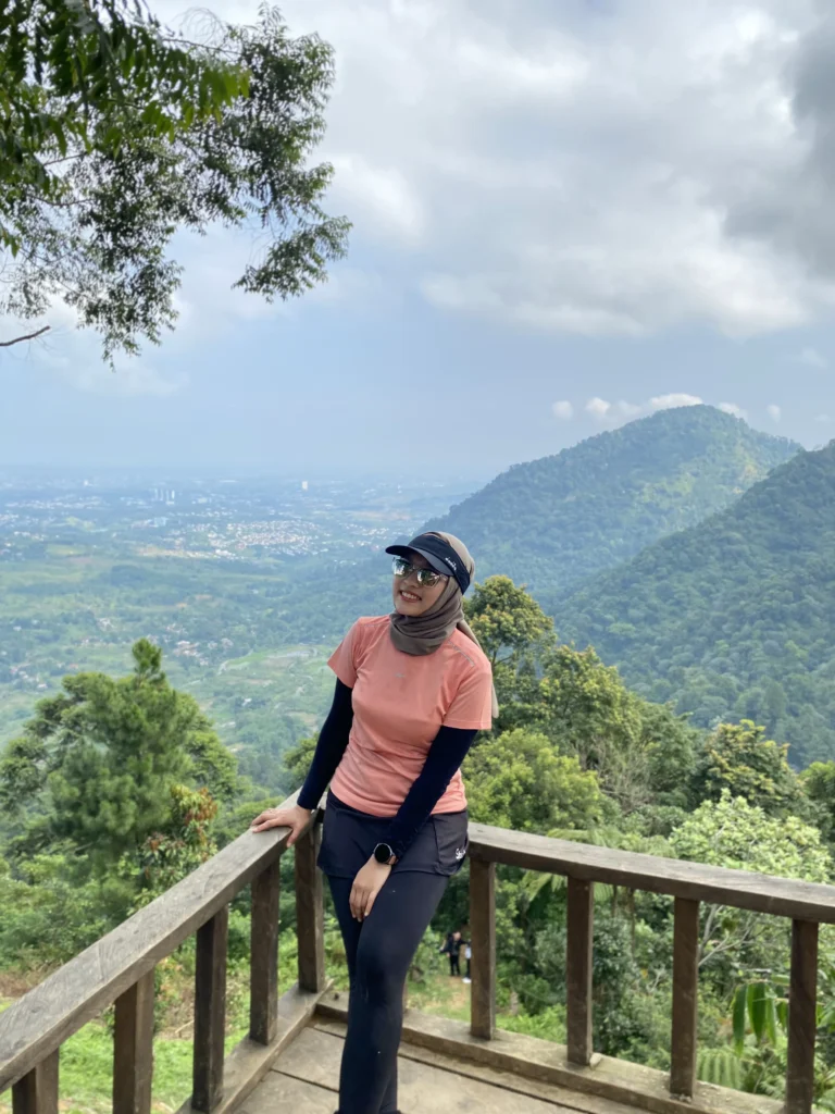 paket trekking puncak silala