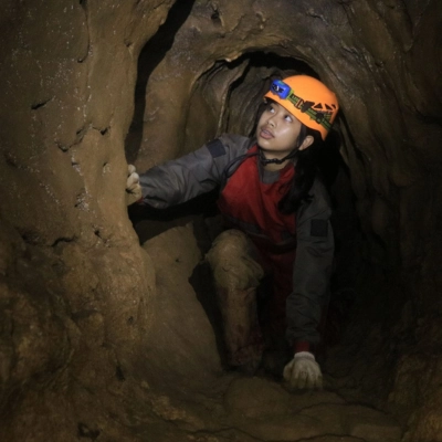 Photo peserta di dalam lorong goa