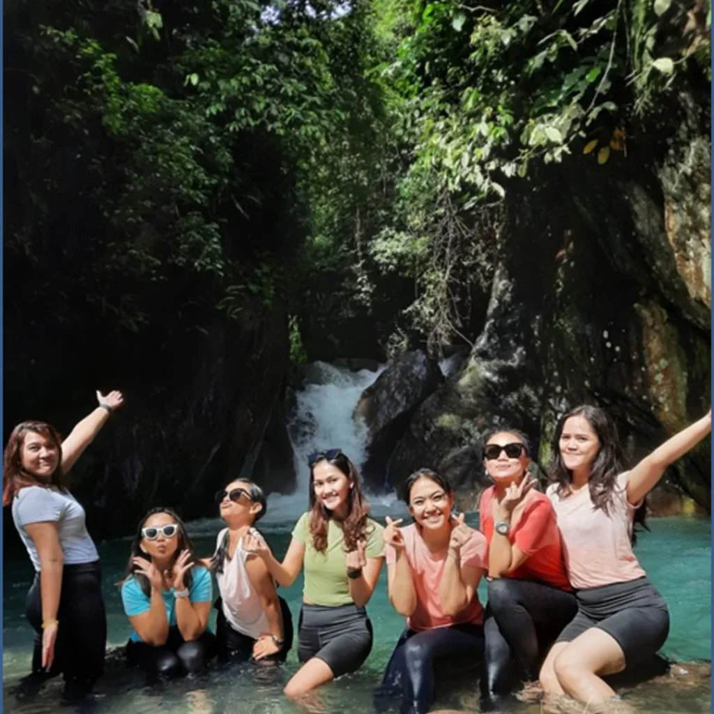 photo peserta trekking di leuwi hejo